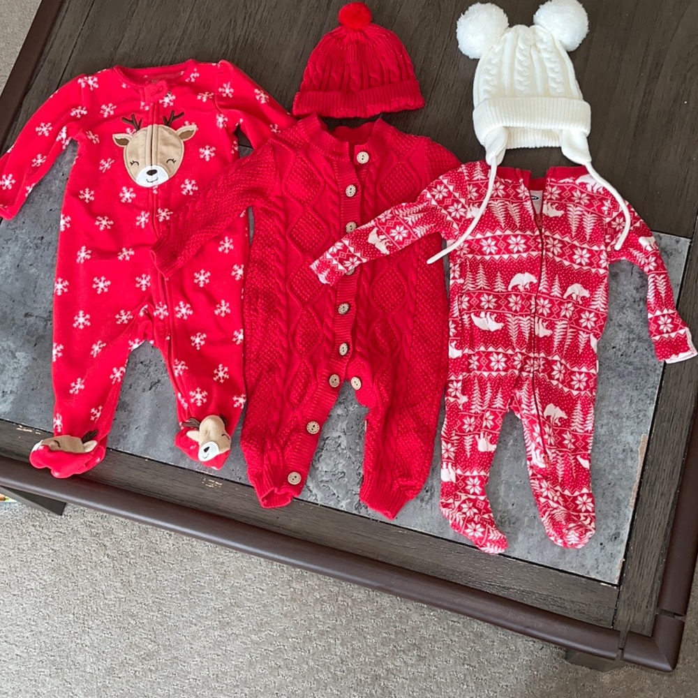 Holiday Onesie 3-Set with Beenies included